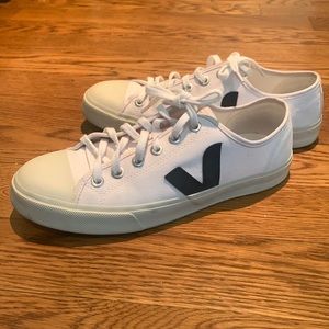 Veja Wata size 11 - excellent condition